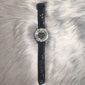 ⚡️CLEARANCE⚡️Beautiful Guess Sequin Silver watch✨